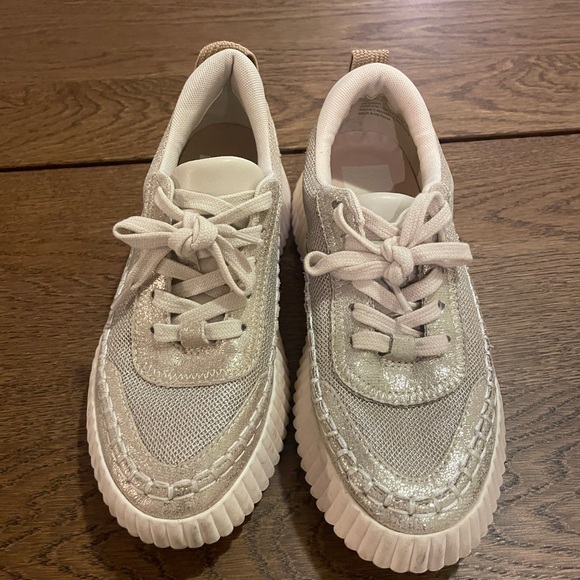 Dolce Vita Daran Sneaker - Picture 2 of 3